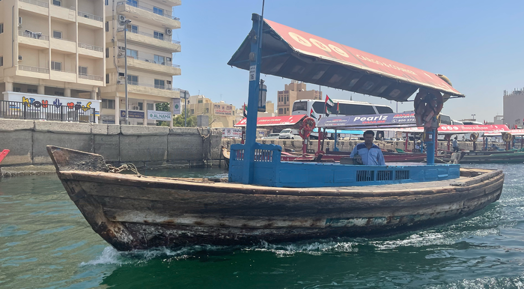 Abra en Dubai Creek