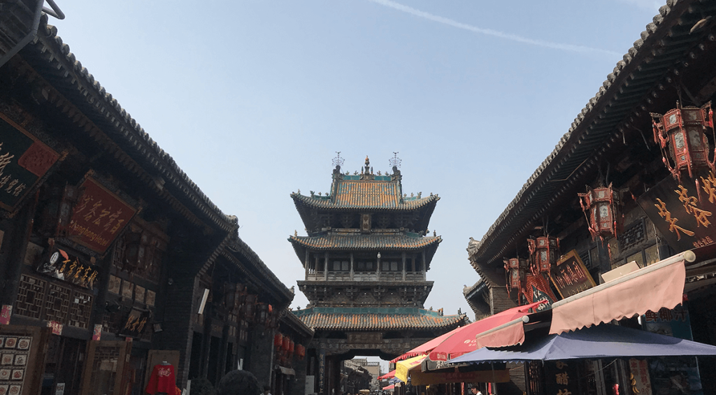 Calle principal en Pingyao y la Torre de la Ciudad